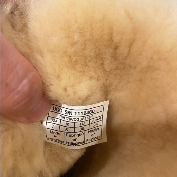 Authentic UGG Tan Sheepskin Boots - Picture 11 of 12